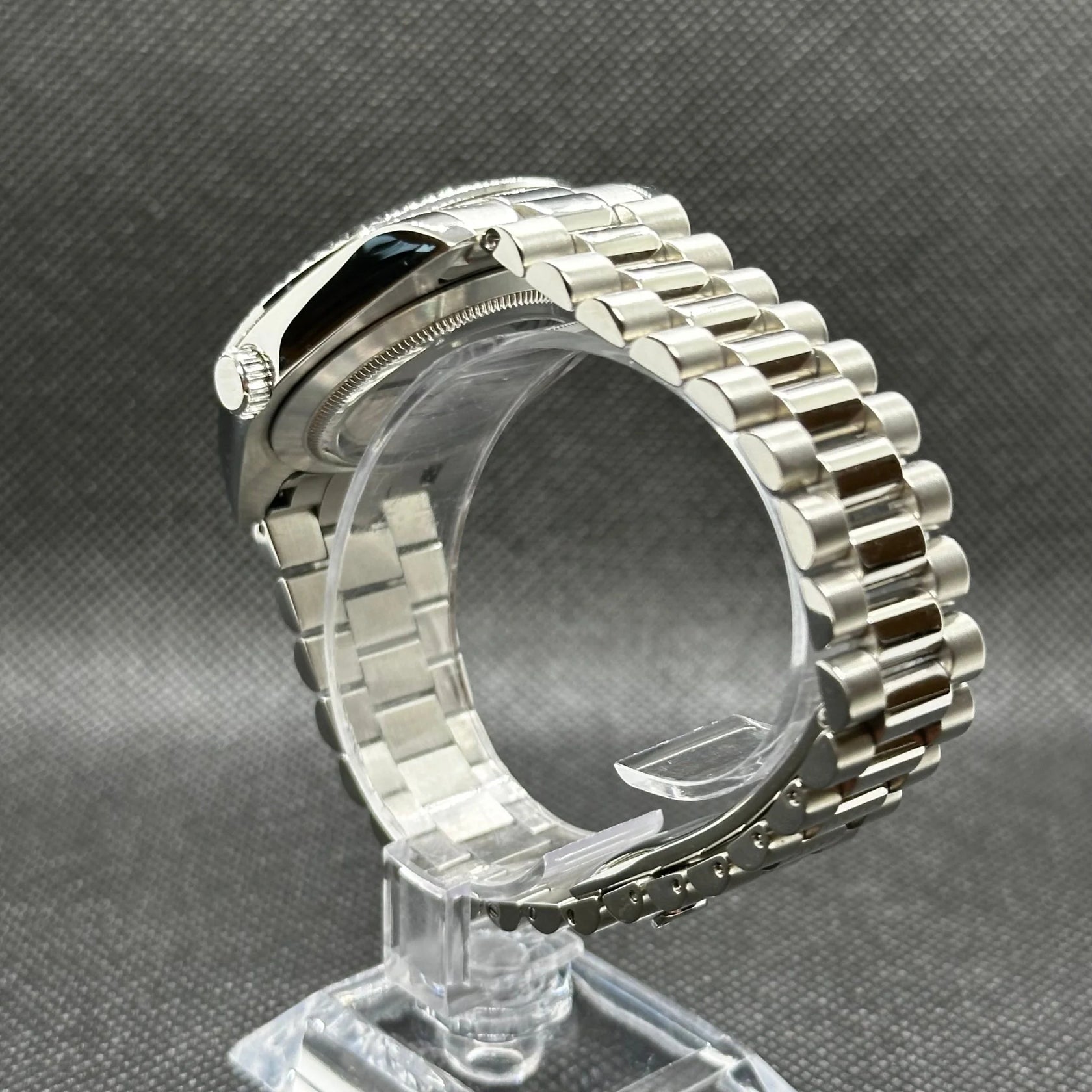 Seikodate Oliv Roman